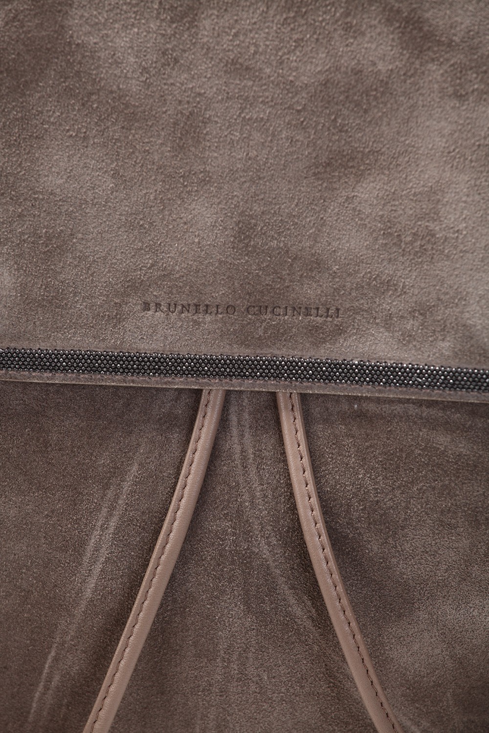 shop BRUNELLO CUCINELLI  Zaino: Brunello Cucinelli zaino in camoscio con "Precious Contour".
Chiusura con patta dotata di calamite e coulisse.
Manico.
Tasca interna con chiusura zip.
Decorazioni in monile Nickel-free.
Dimensioni: 29 x 35 x 35 cm.
Composizione: 100% pelle.
Fabbricato in Italia.. MBFXD2217-C8187 number 9833881